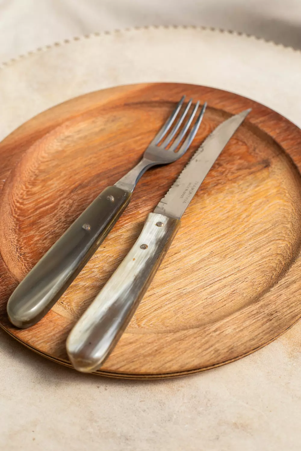 Platos de madera grandes